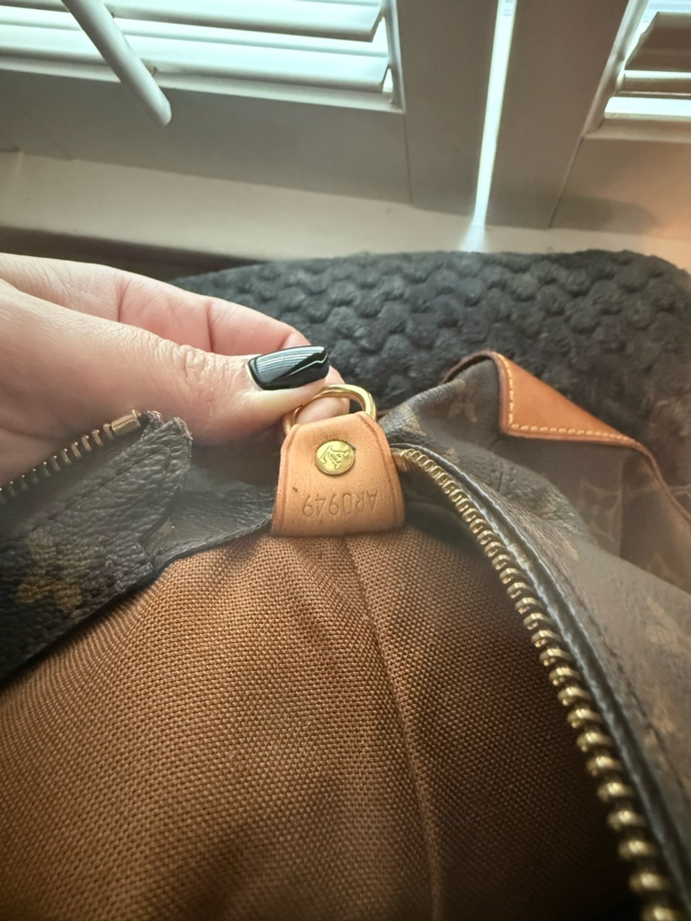 Louis Vuitton Cabas Mezzo - Picture 11 of 11